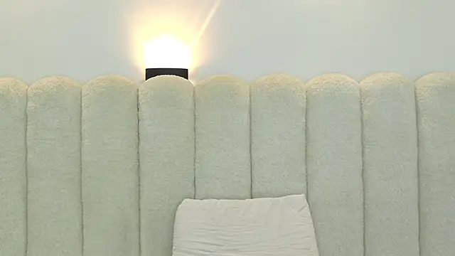 Juliabadlee online show from 11-12-25, 08:41