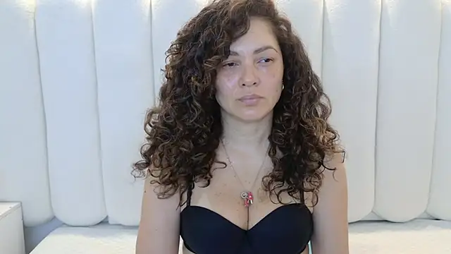 Juliabadlee online show from 12-02-25, 08:26