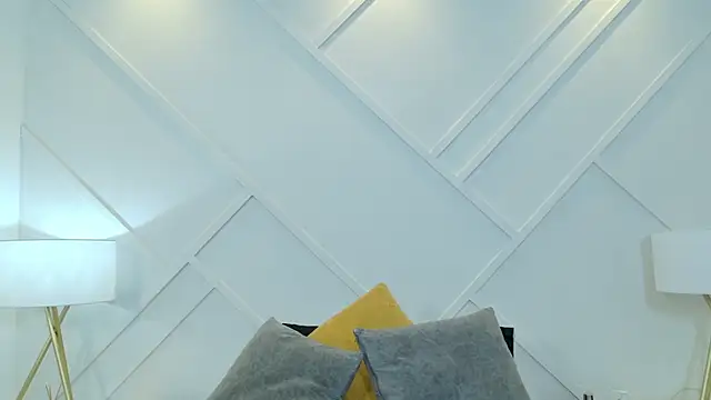 Snapshot of Juliabadlee chatting on 05-16-26, 11:36 Juliabadlee online show from 05-16-26, 11:36