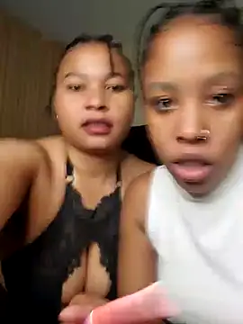 Snapshot of R-thequeen chatting on 12-01-25, 12:21 R-thequeen online show from 12-01-25, 12:21