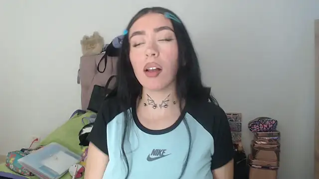 Julieta De Los Angeles online show from 04-01-26, 11:02