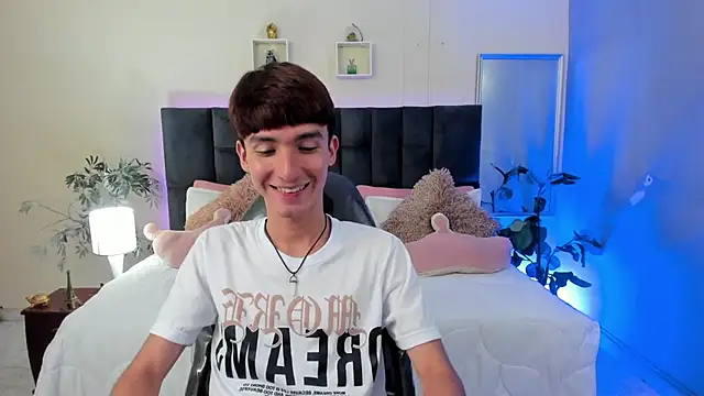 Snapshot of Jake_evans chatting on 05-25-26, 02:23 Jake evans online show from 05-25-26, 02:23