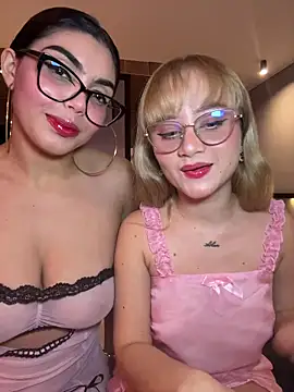 Snapshot of zui_lu chatting on 11-17-25, 02:39 zui lu online show from 11-17-25, 02:39