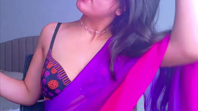 Snapshot of Aashika-Kaur chatting on 09-09-25, 04:45 Aashika-Kaur online show from 09-09-25, 04:45