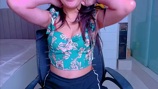 Snapshot of Aashika-Kaur chatting on 12-05-25, 04:54 Aashika-Kaur online show from 12-05-25, 04:54