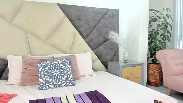 BarbaraKnox  online show from 12-26-24, 12:05