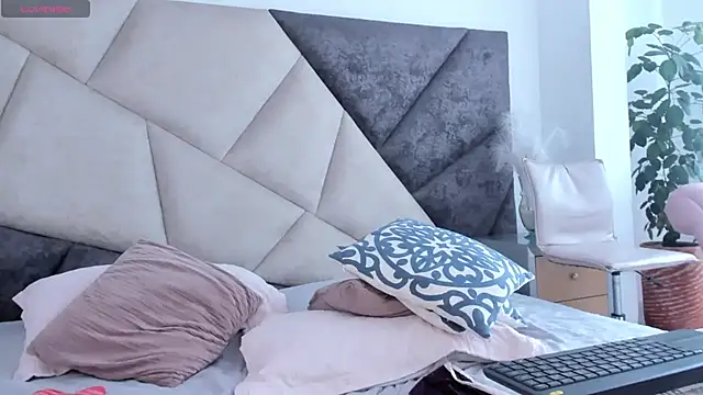 BarbaraKnox  online show from 01-13-25, 03:04