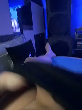 Snapshot of MatthewEmme chatting on 12-19-25, 12:17 MatthewEmme online show from 12-19-25, 12:17