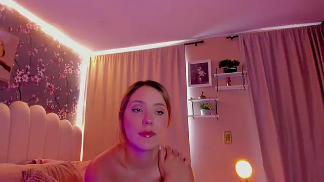 Snapshot of martinaaricci chatting on 05-18-26, 03:40 martinaaricci online show from 05-18-26, 03:40