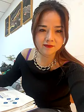 Efangfang online show from 11-25-25, 11:10