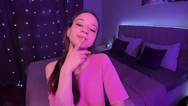 Snapshot of StaceySunny chatting on 12-18-24, 07:52 StaceySunny online show from 12-18-24, 07:52