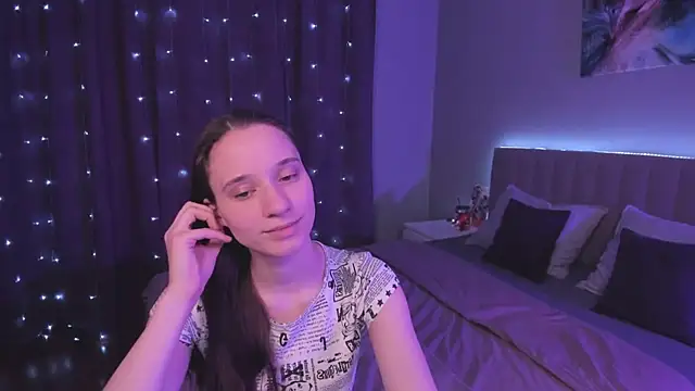 Snapshot of StaceySunny chatting on 02-25-25, 02:11 StaceySunny online show from 02-25-25, 02:11