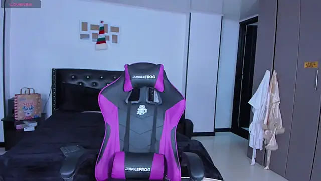 Snapshot of Meghan_As chatting on 12-28-24, 12:56 Meghan As online show from 12-28-24, 12:56