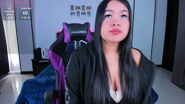 Snapshot of Meghan_As chatting on 03-19-25, 12:56 Meghan As online show from 03-19-25, 12:56