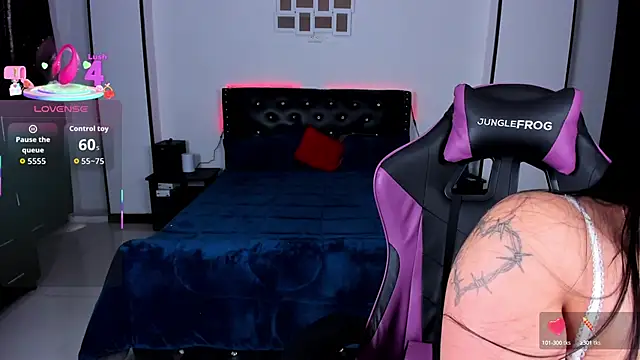 Snapshot of Meghan_As chatting on 10-10-25, 02:49 Meghan As online show from 10-10-25, 02:49