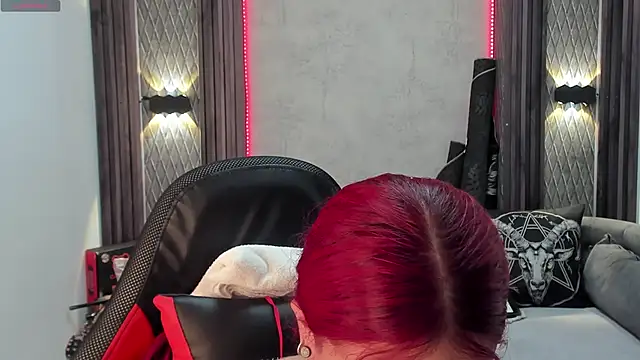 selene red  online show from 01-31-25, 02:39