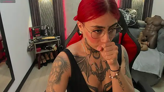 selene red  online show from 02-05-25, 04:36