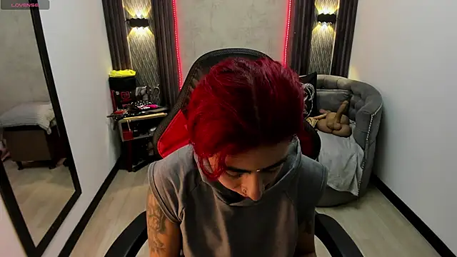 selene red  online show from 02-28-25, 12:52