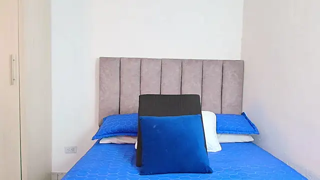 karina lewis  online show from 12-28-24, 03:15