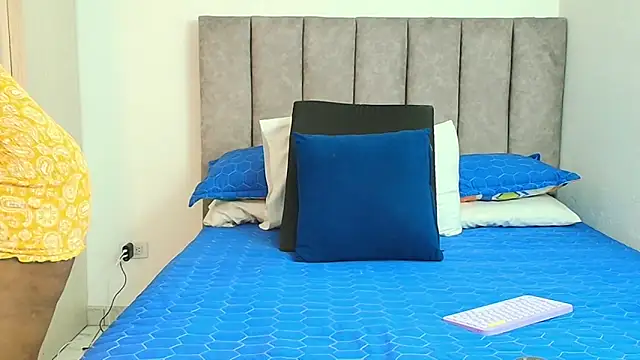 karina lewis  online show from 09-09-25, 04:01