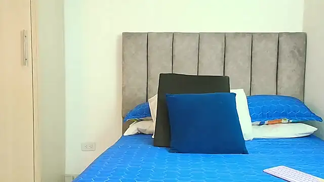 karina lewis  online show from 09-22-25, 04:03