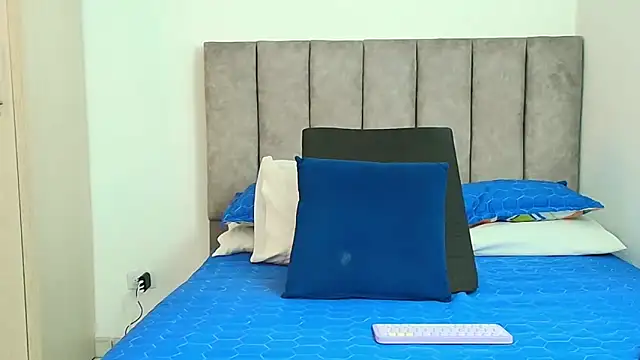 karina lewis  online show from 10-10-25, 04:00