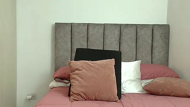karina lewis  online show from 05-23-26, 04:50