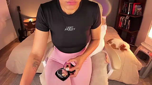 Snapshot of Roussmariehenao chatting on 09-25-25, 09:57 Roussmariehenao online show from 09-25-25, 09:57