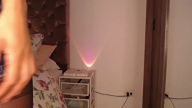 Snapshot of Roussmariehenao chatting on 12-14-25, 01:16 Roussmariehenao online show from 12-14-25, 01:16