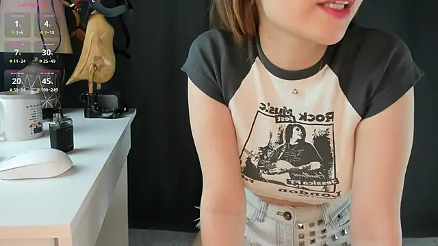 Kelly  bon online show from 02-28-25, 01:14