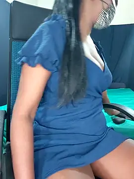 Snapshot of Midnight_Blossom chatting on 01-14-26, 09:31 Midnight Blossom online show from 01-14-26, 09:31