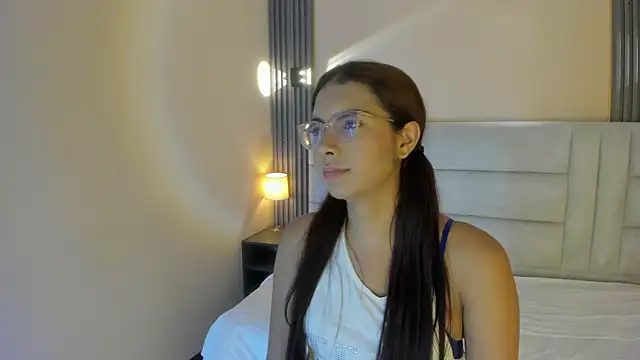 Snapshot of sara_saenz99 chatting on 10-19-25, 07:58 sara saenz99 online show from 10-19-25, 07:58