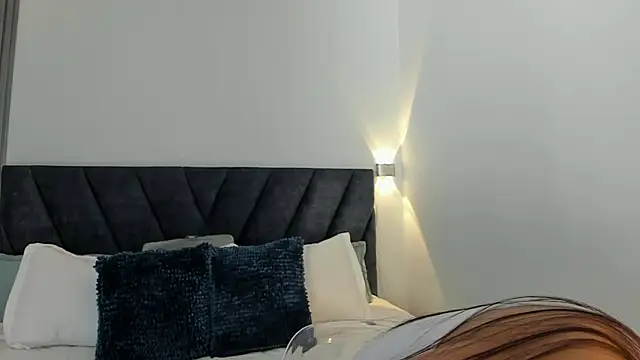 sara saenz99 online show from 11-07-25, 08:31