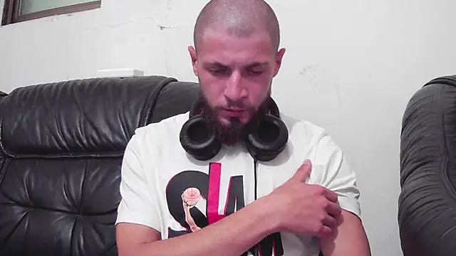 jimmyy  online show from 10-15-25, 04:18