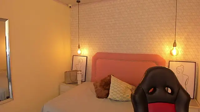 Kittytimberlake online show from 10-24-25, 12:12