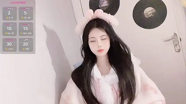 Qedgjwyz1 online show from 02-02-25, 12:24