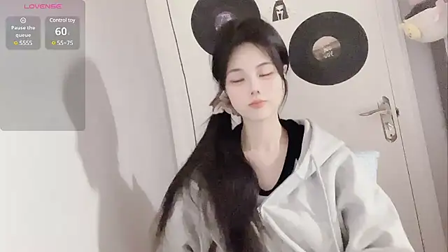 Qedgjwyz1 online show from 02-15-25, 01:49