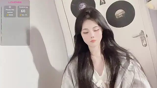 Qedgjwyz1 online show from 02-19-25, 03:38