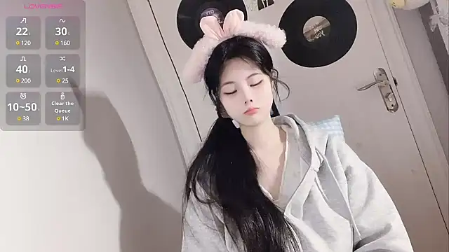 Qedgjwyz1 online show from 03-17-25, 12:30