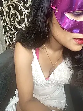 Snapshot of REVA_DARLING chatting on 05-27-26, 05:59 REVA DARLING online show from 05-27-26, 05:59