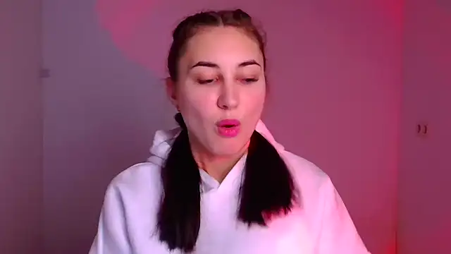 Jennifer Blum online show from 12-23-24, 06:11