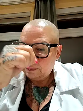 gepiercte nippel online show from 04-15-26, 10:10