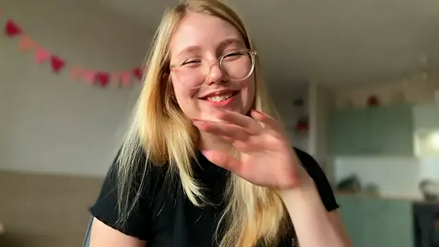 HoneyAudrey online show from 10-23-25, 03:28