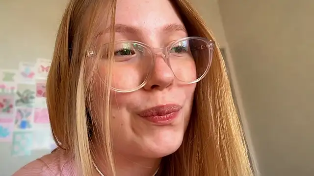 Snapshot of HoneyAudrey chatting on 06-10-26, 02:34 HoneyAudrey online show from 06-10-26, 02:34