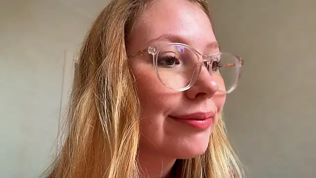 Snapshot of HoneyAudrey chatting on 07-12-26, 02:13 HoneyAudrey online show from 07-12-26, 02:13
