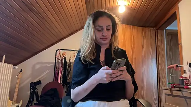 JeSuisUnTapin online show from 09-25-25, 07:23