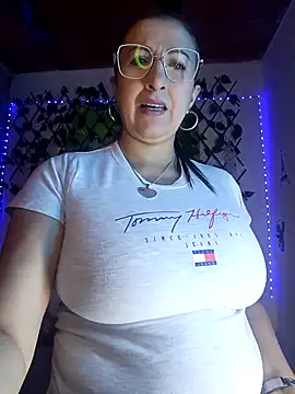 Snapshot of any_mour chatting on 04-16-26, 03:35 any mour online show from 04-16-26, 03:35