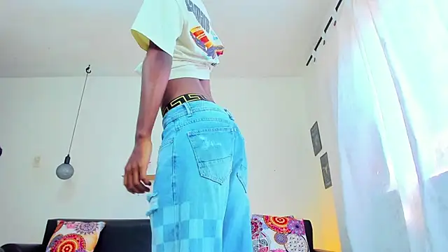 maiki18  online show from 01-21-25, 04:27