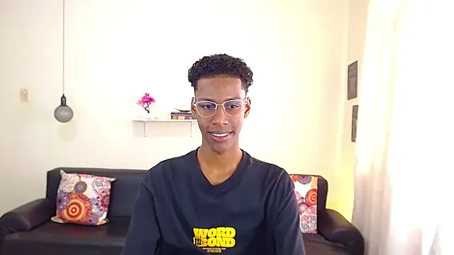 maiki18  online show from 01-24-25, 01:47