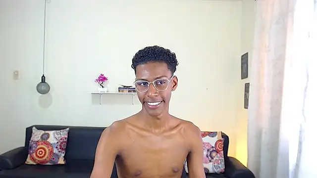 maiki18  online show from 01-30-25, 04:45